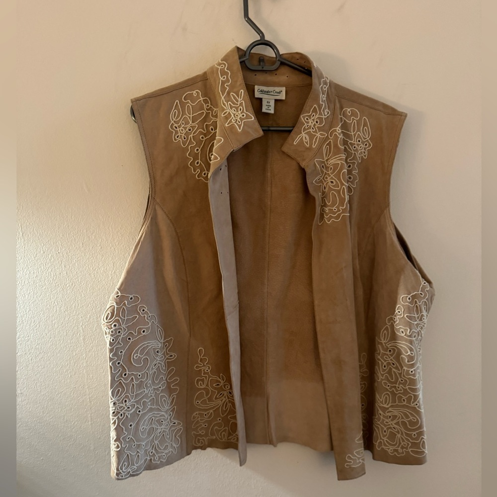 Genuine suede vintage tan vest with beautiful white pipping details